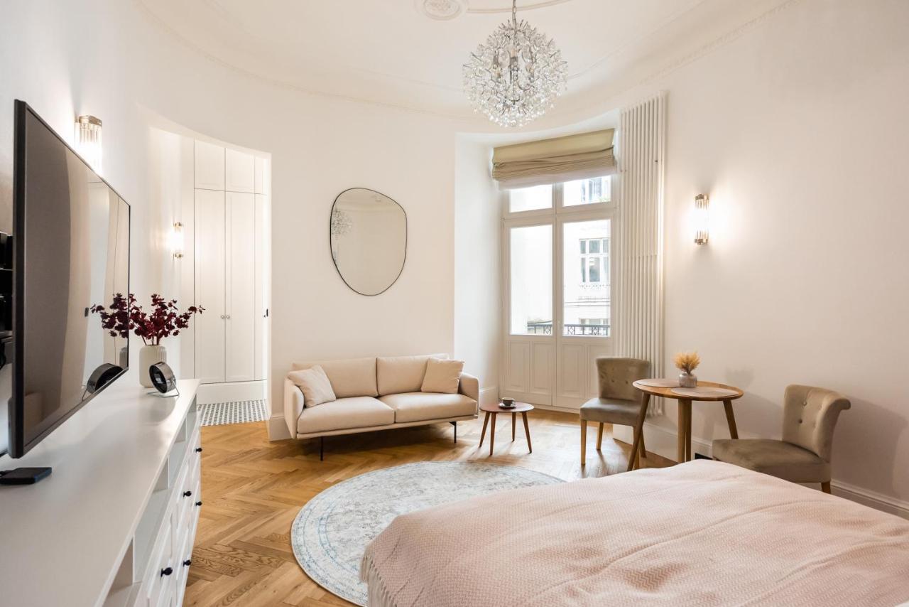 Premium Center Apartment